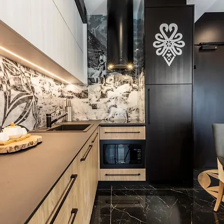 Czerwona Izba & Apartment